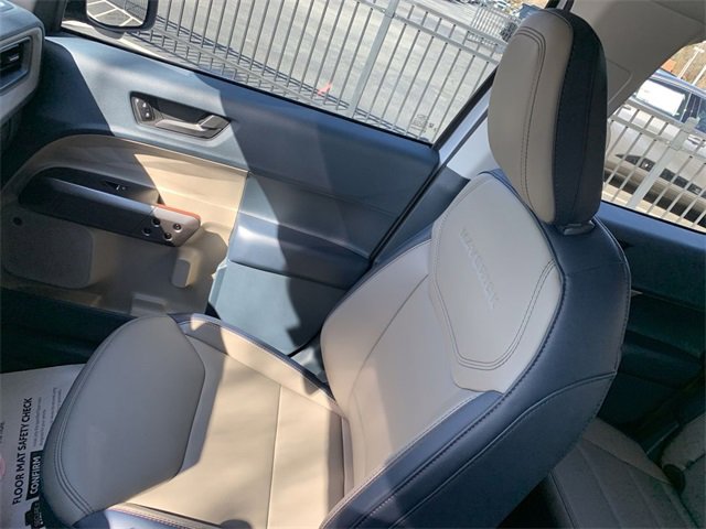 Used 2025 Ford Maverick Lariat w/ 4K Tow Package image 30