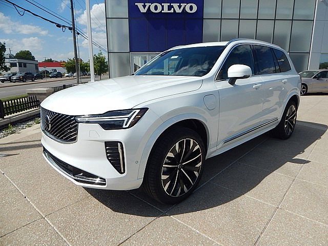 Certified 2025 Volvo XC90 T8 Plus w/ Protection Package Premier image 3