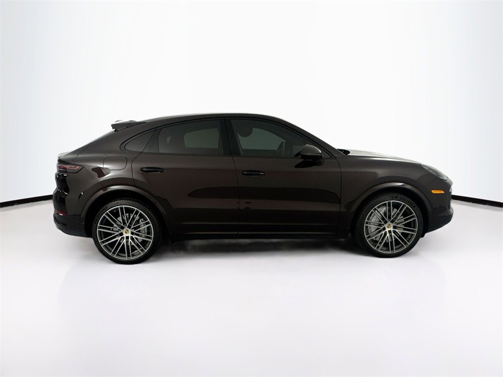 Used 2022 Porsche Cayenne Turbo image 4