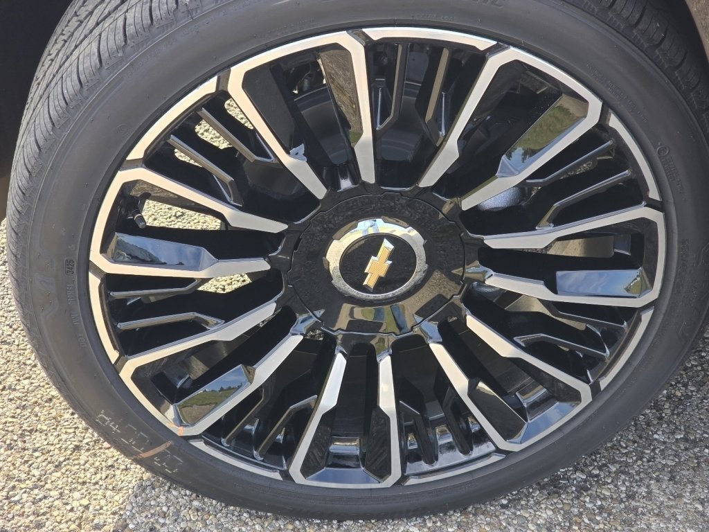 New 2026 Chevrolet Suburban High Country image 21