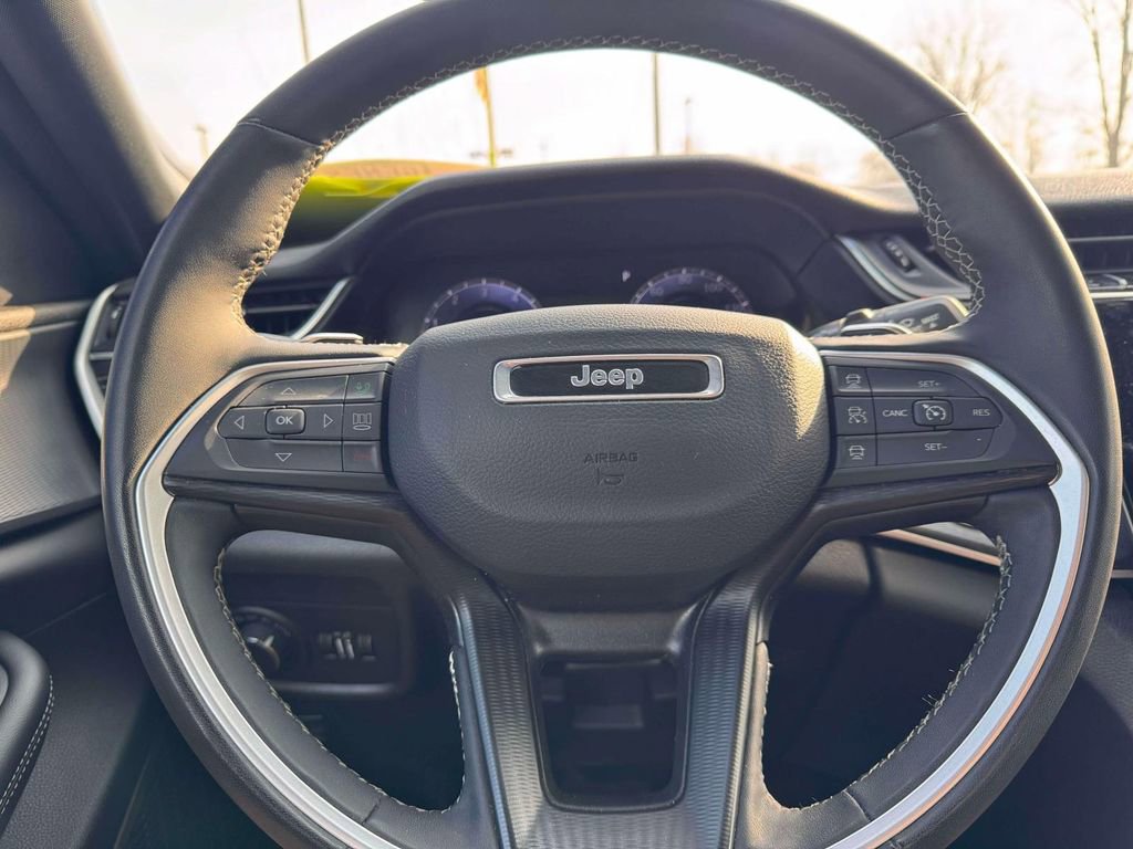 Used 2024 Jeep Grand Cherokee L Laredo image 16