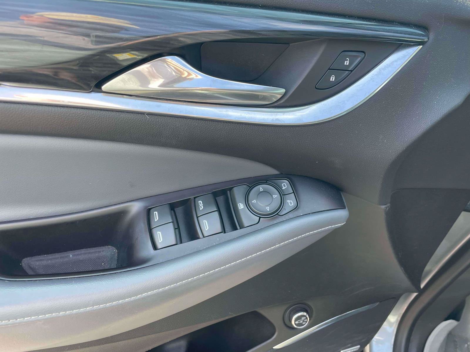 Used 2020 Buick Enclave Essence w/ Sound and Sites Package AWD/4WD image 11