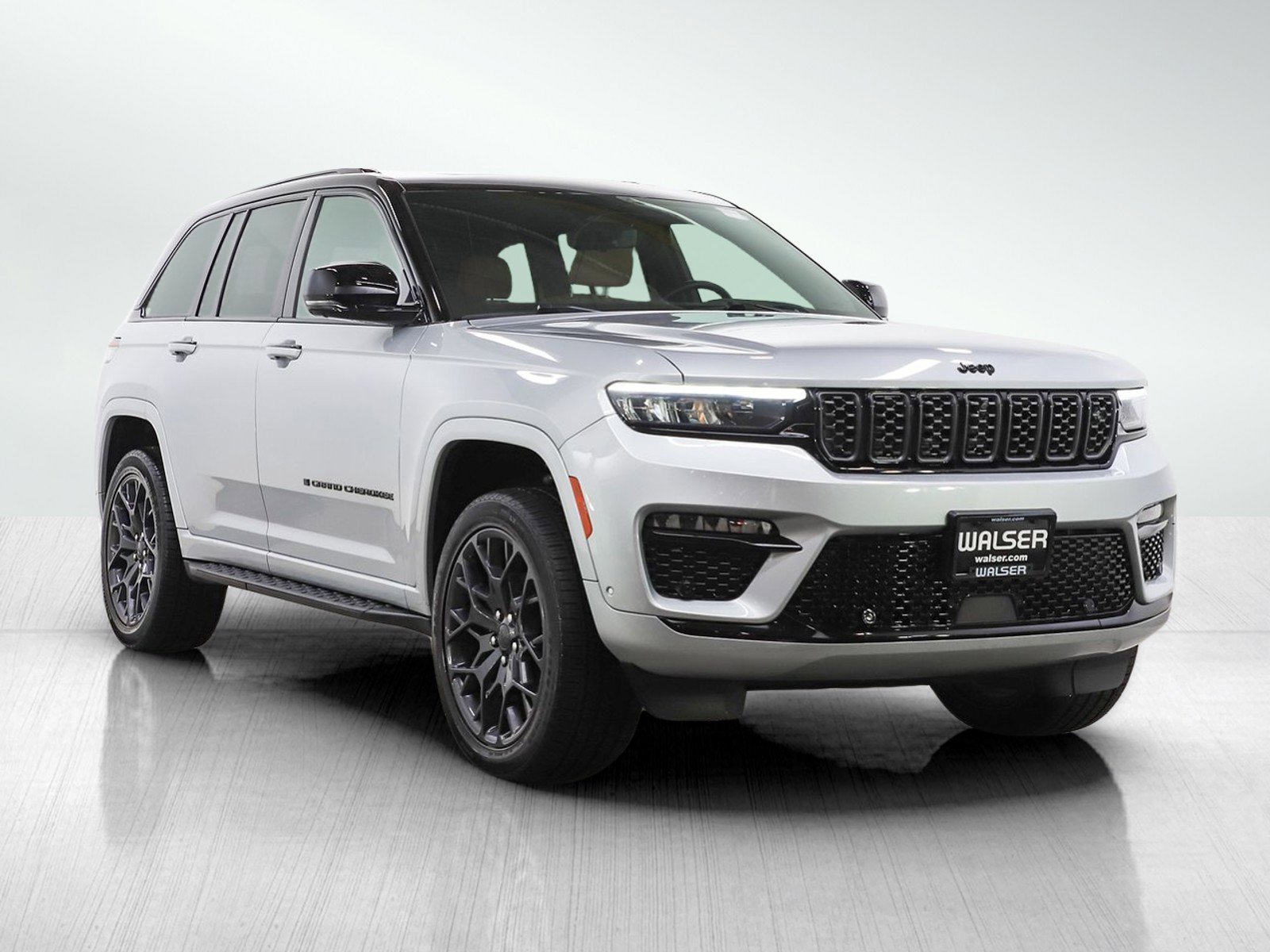 Used 2024 Jeep Grand Cherokee Summit image 7