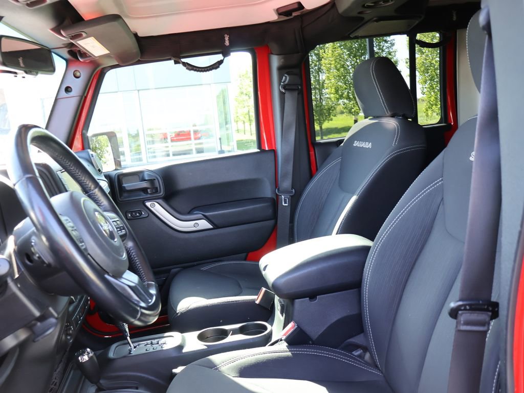 Used 2017 Jeep Wrangler Unlimited Sahara w/ Connectivity Group AWD/4WD image 19