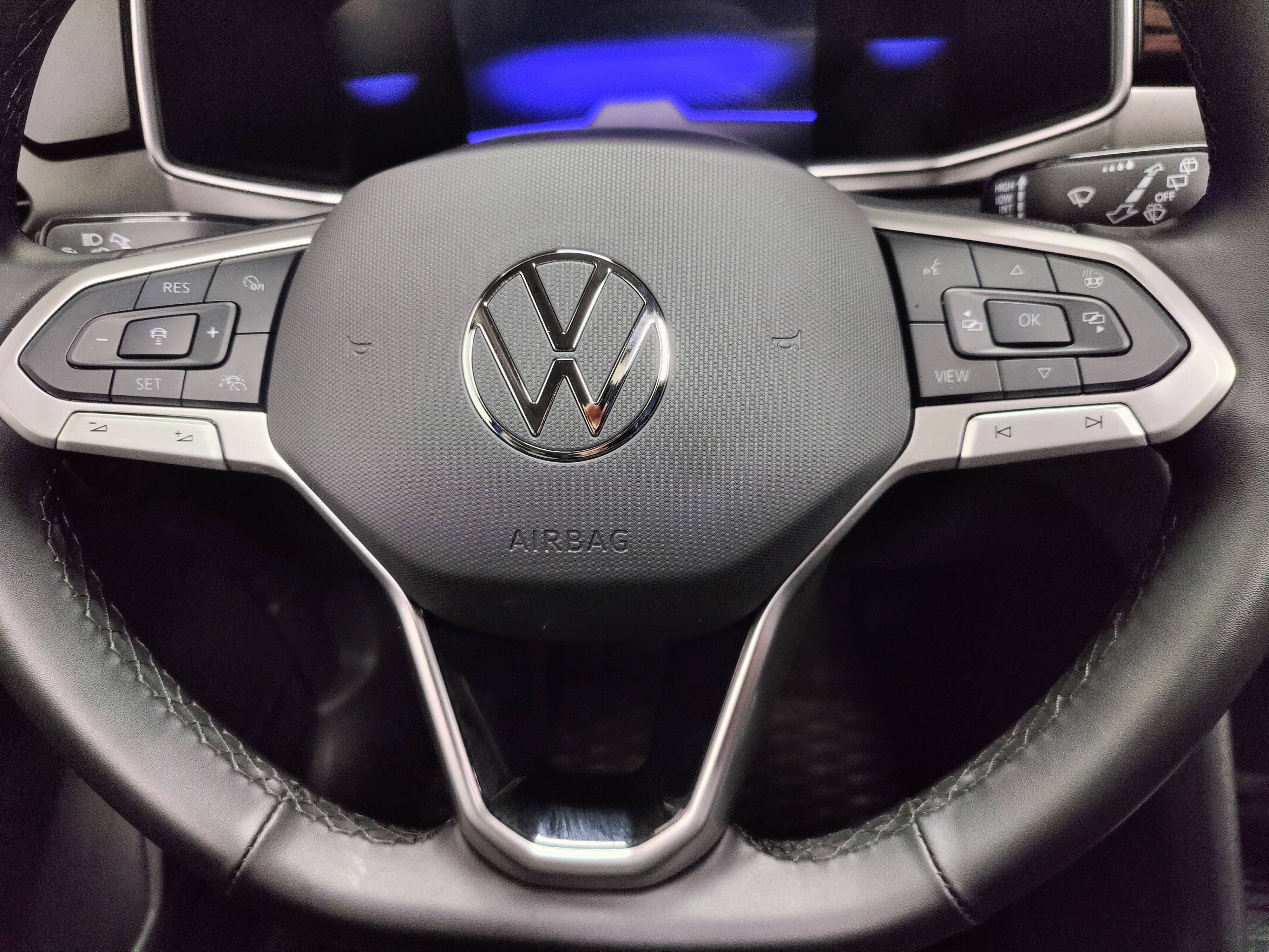 Used 2025 Volkswagen Taos SE AWD/4WD image 25