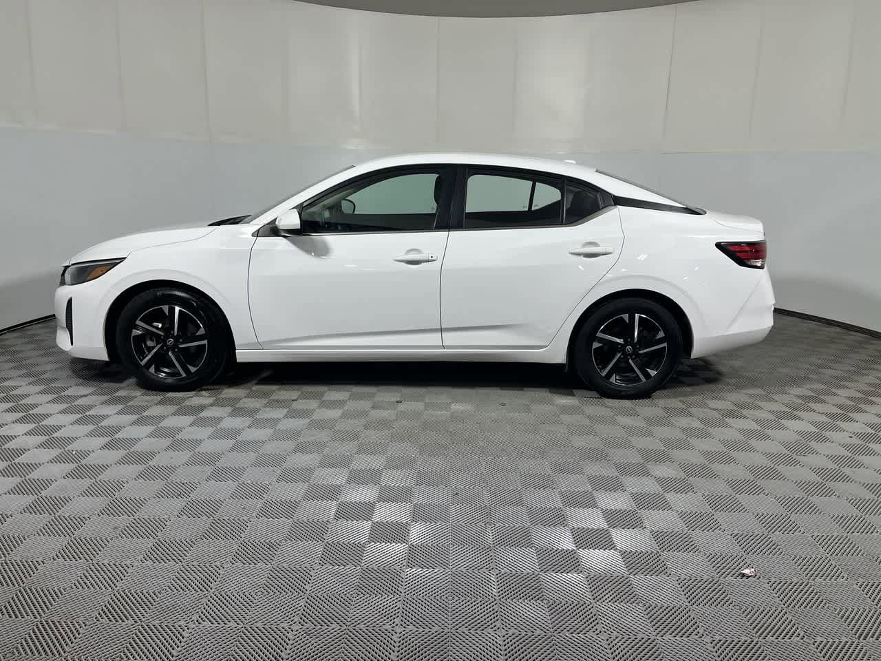 Used 2024 Nissan Sentra SV FWD image 5