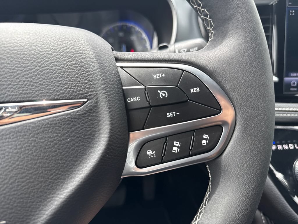 Used 2026 Chrysler Pacifica Limited AWD/4WD image 17