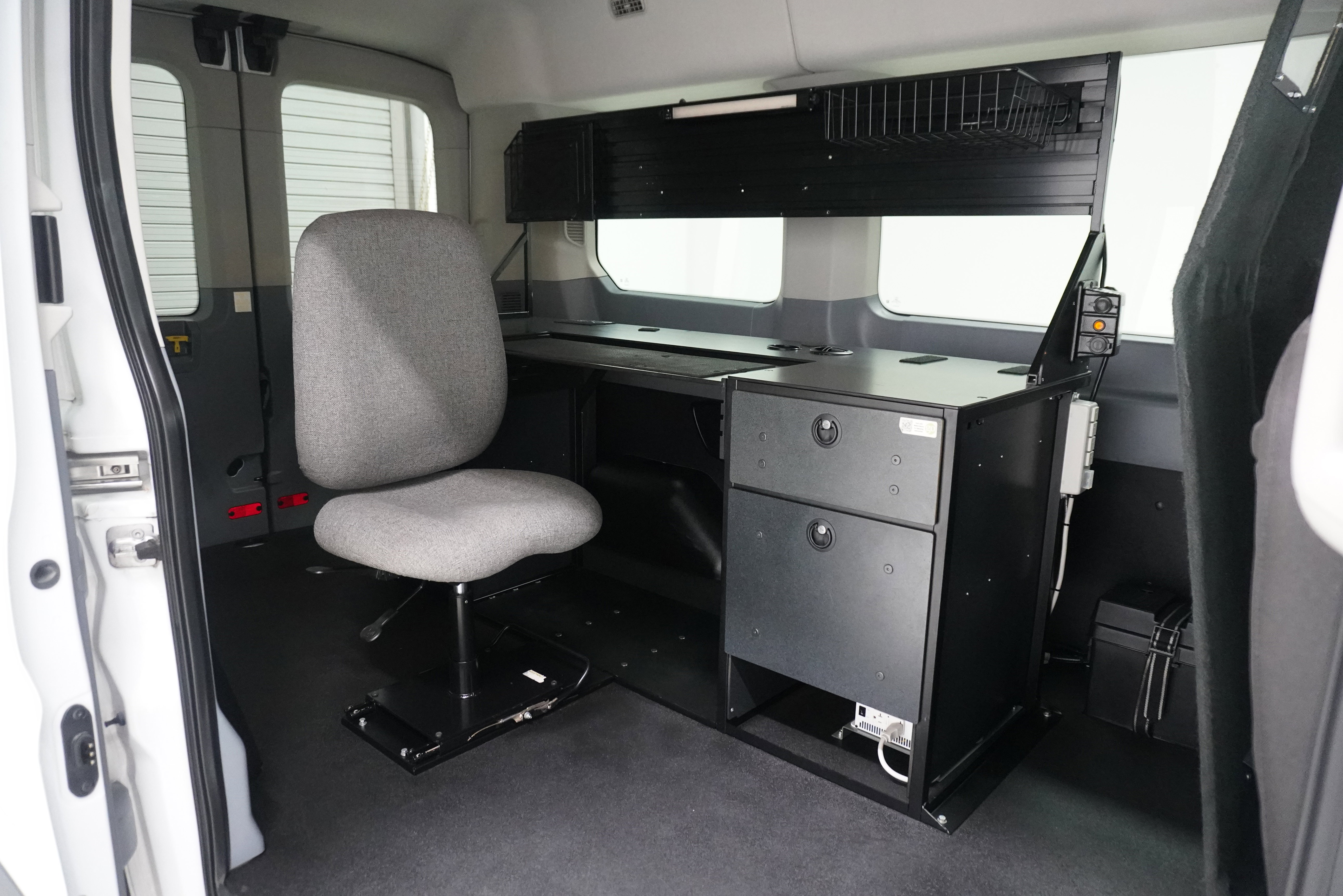Used 2017 Ford Transit 150 XLT RWD image 10