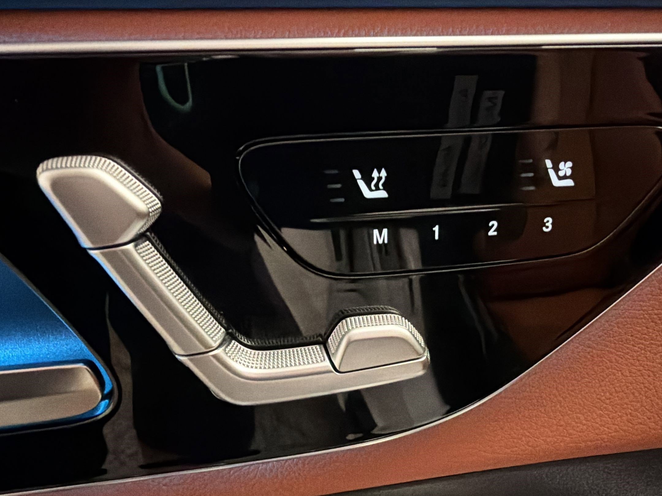 Used 2024 Mercedes-Benz GLC 300 image 21