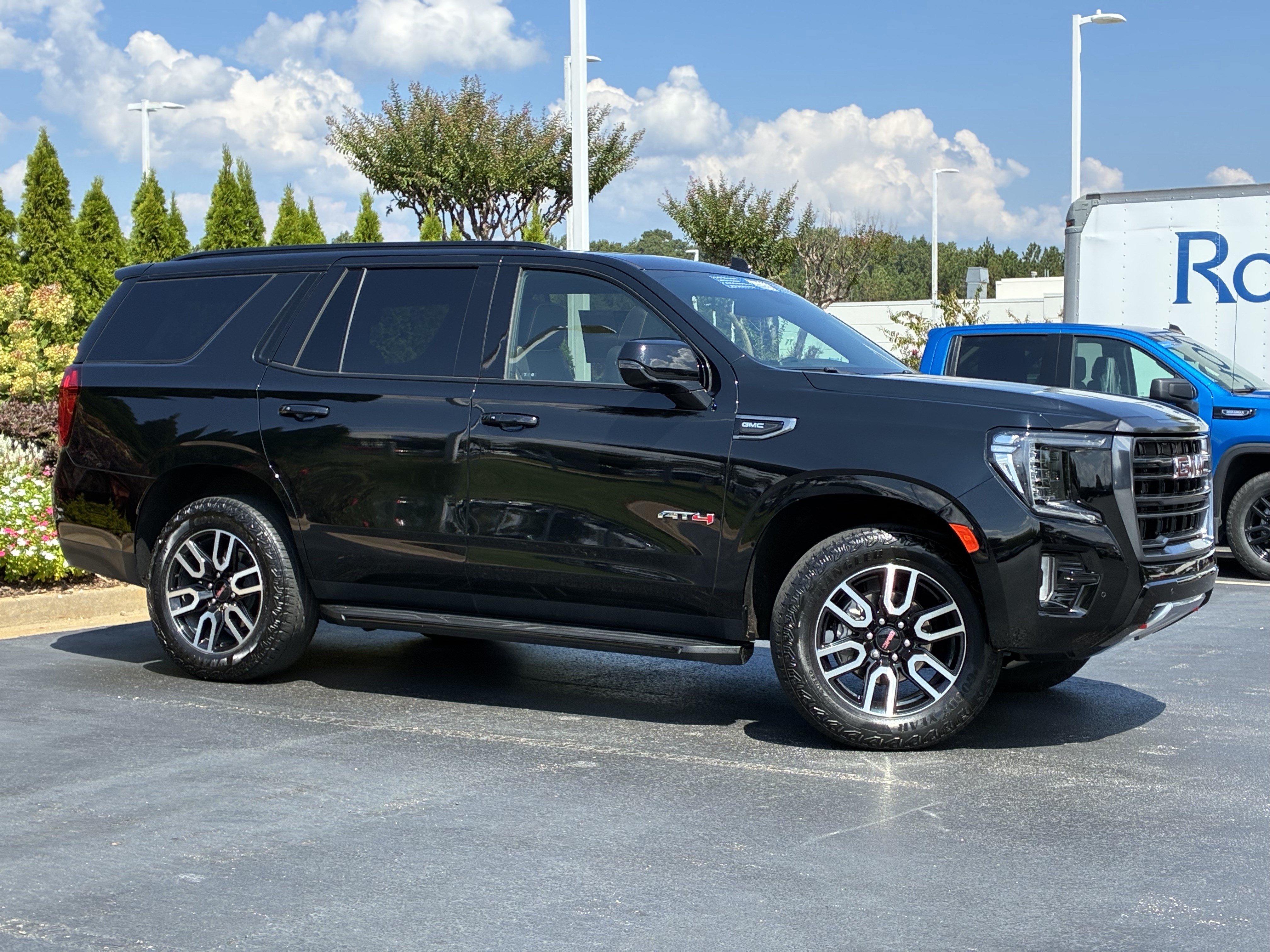 Used 2024 GMC Yukon AT4 AWD/4WD image 3
