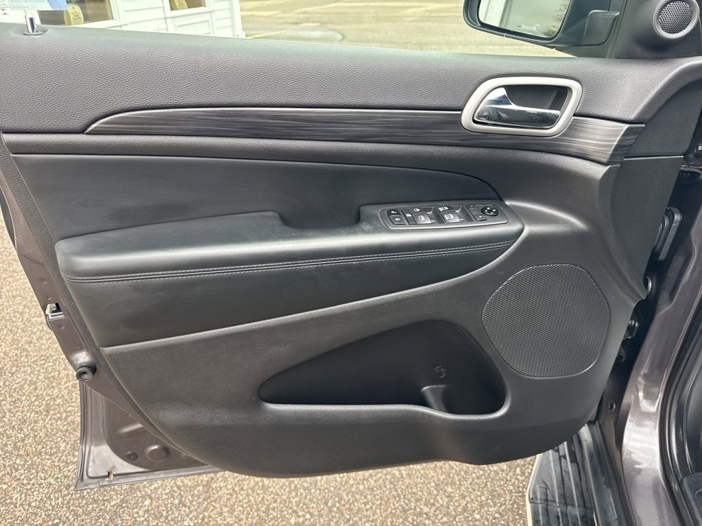 Used 2021 Jeep Grand Cherokee Laredo image 12