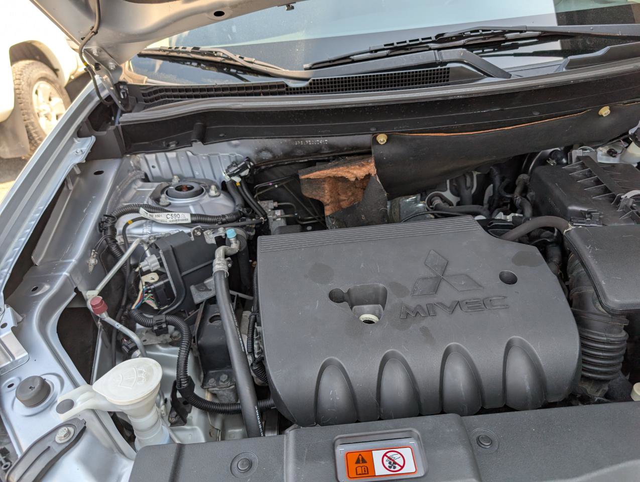 Used 2015 Mitsubishi Outlander SE image 22