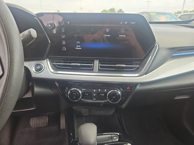Used 2025 Chevrolet Trax LT FWD image 18