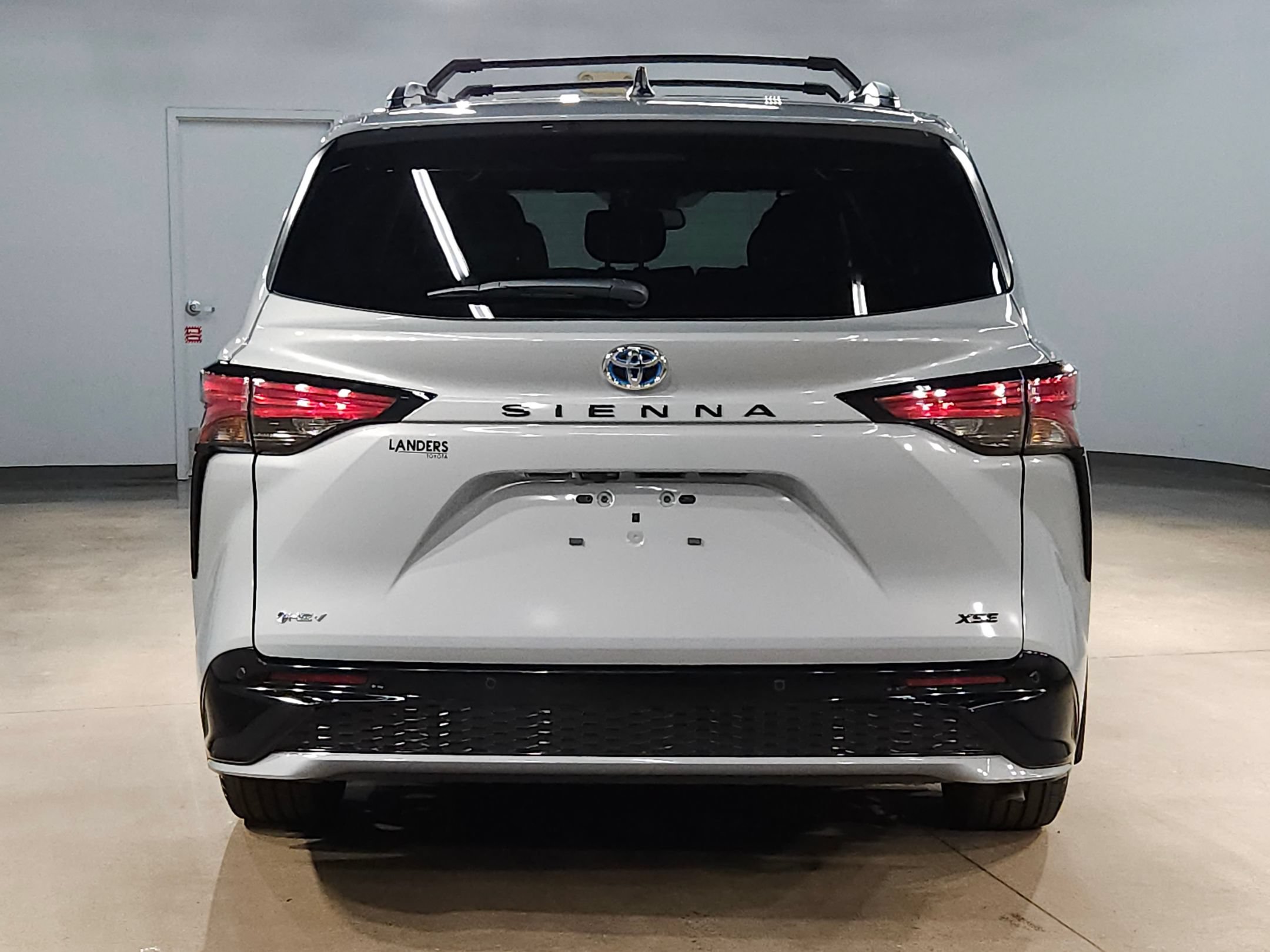 Certified 2025 Toyota Sienna XSE FWD image 6