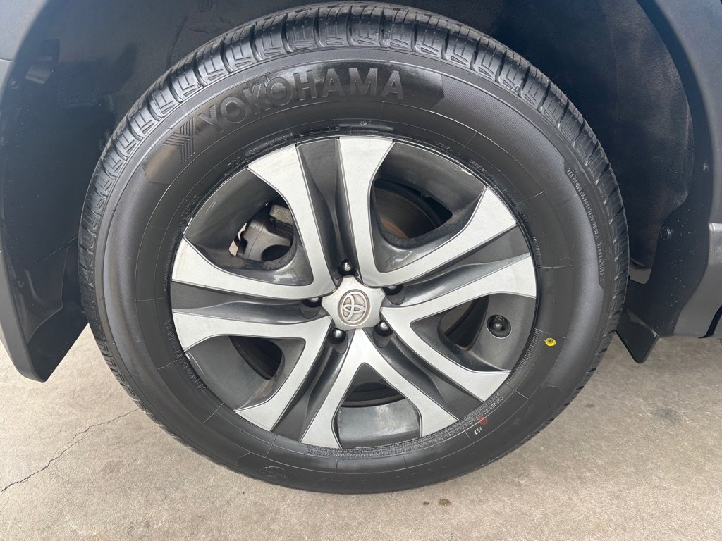 Used 2018 Toyota RAV4 LE w/ All Weather Liner Package image 58