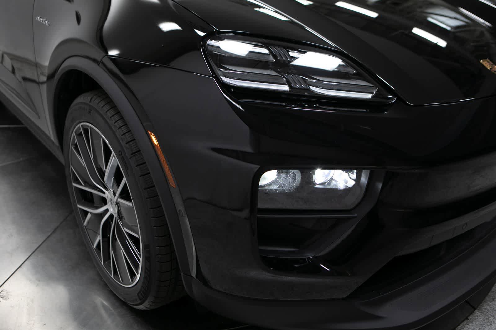 New 2026 Porsche Macan Electric RWD image 12