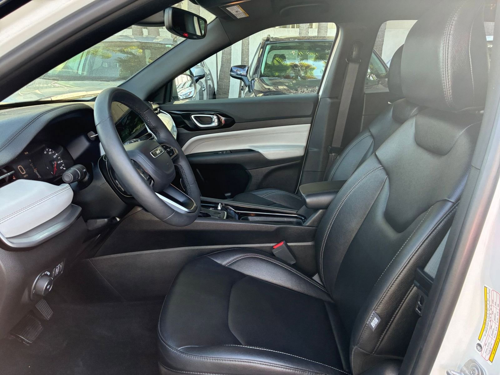 Used 2025 Jeep Compass Limited AWD/4WD image 28