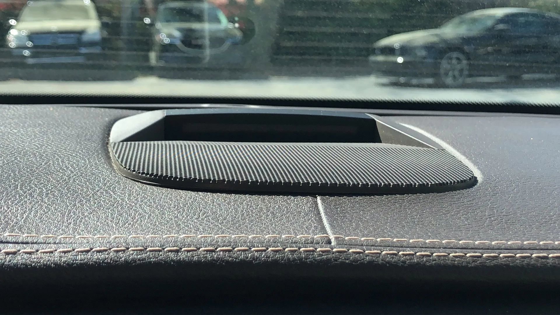 Used 2011 Cadillac DTS Platinum image 34