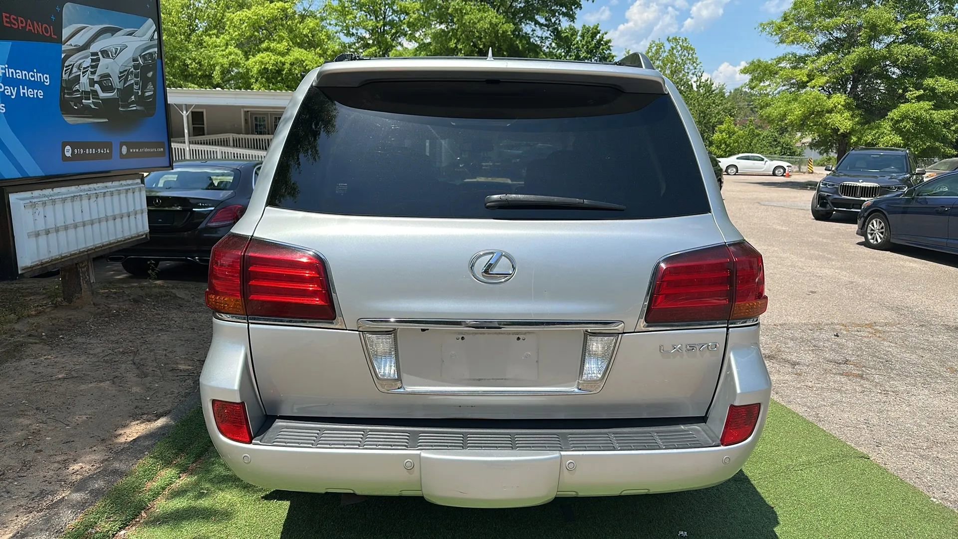 Used 2011 Lexus LX 570 4WD w/ Luxury Pkg image 6