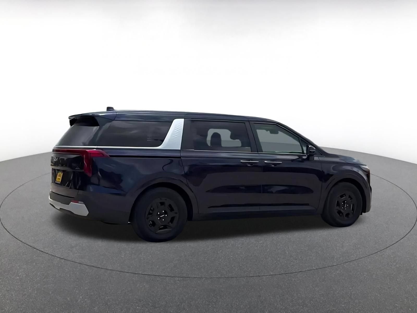 Used 2026 Kia Carnival FWD image 12