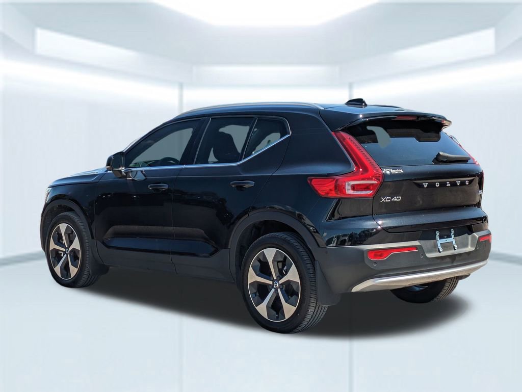 Used 2023 Volvo XC40 B5 Plus w/ Driver Assist Package image 4