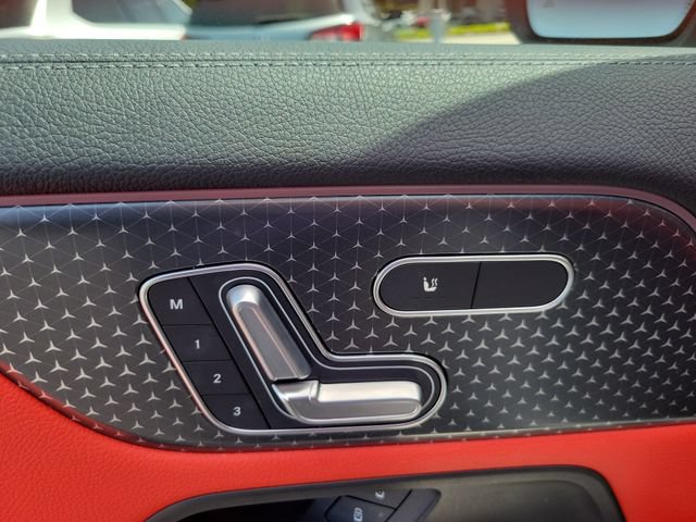 Used 2025 Mercedes-Benz GLA 250 image 17