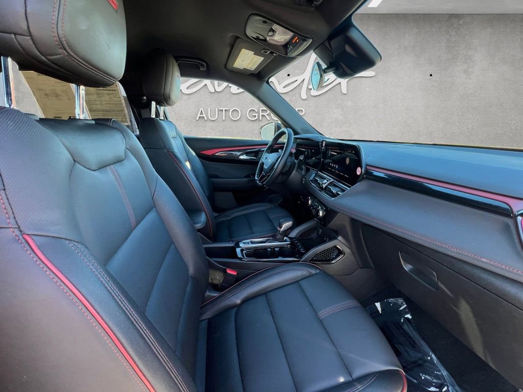 Used 2024 Chevrolet TrailBlazer RS image 24