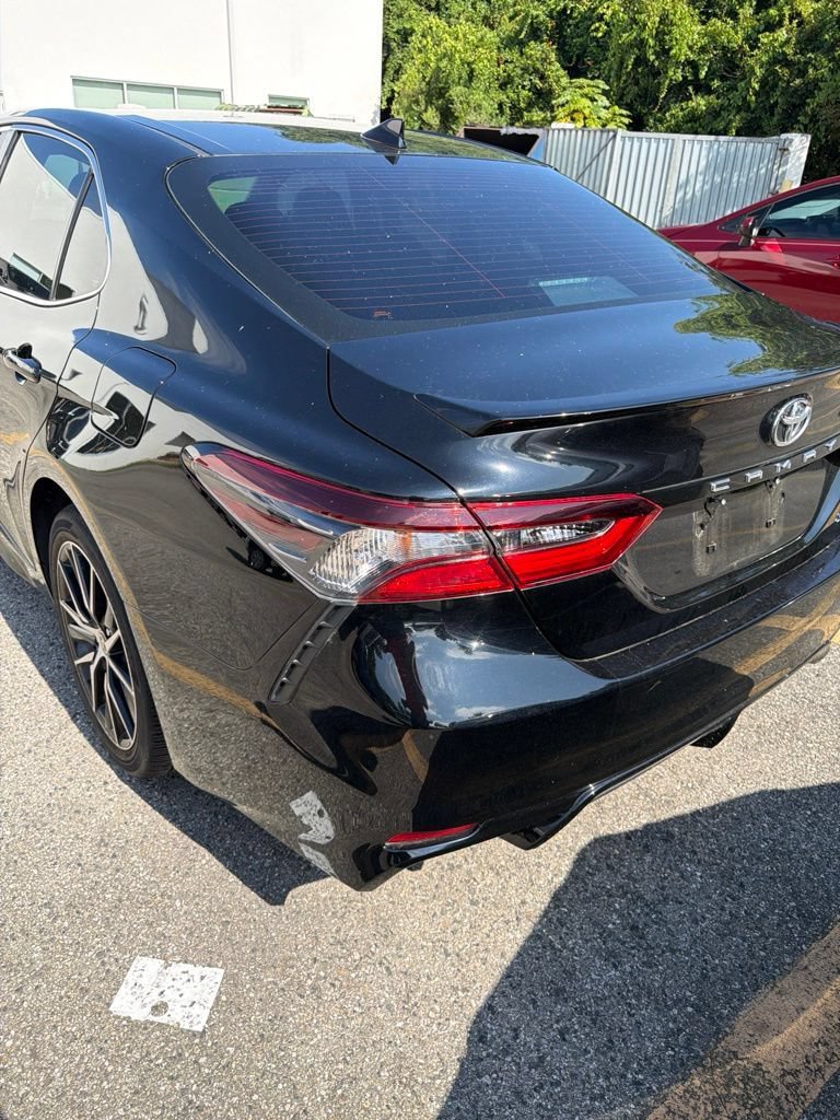 Used 2023 Toyota Camry SE FWD image 9