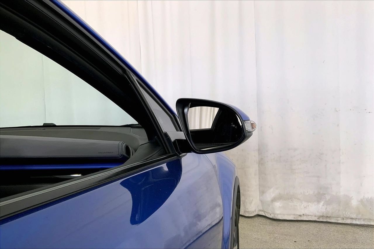 Used 2022 Toyota C-HR XLE FWD image 11