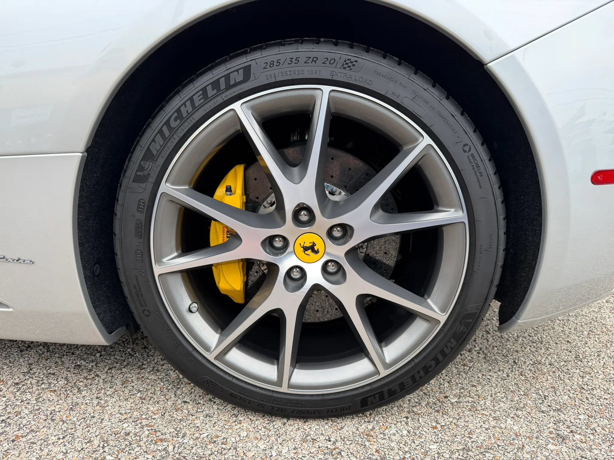 Used 2010 Ferrari California RWD image 16