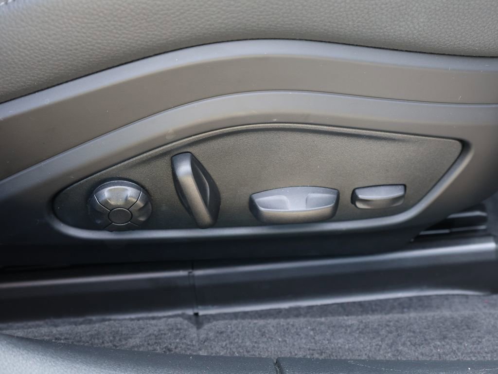 Used 2025 Porsche Panamera 4 image 23