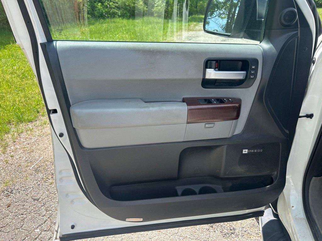 Used 2016 Toyota Sequoia Platinum AWD/4WD image 7