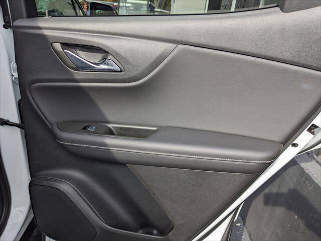 Used 2025 Chevrolet Blazer LT w/ Convenience Package FWD image 17