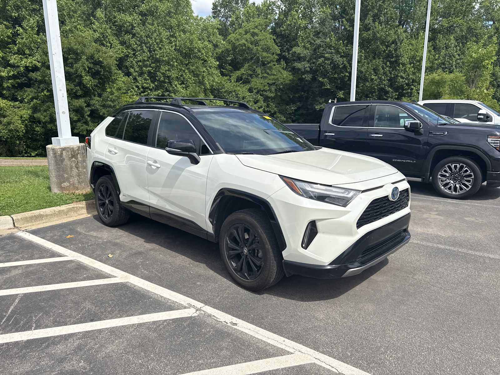 Used 2022 Toyota RAV4 XSE AWD/4WD image 40