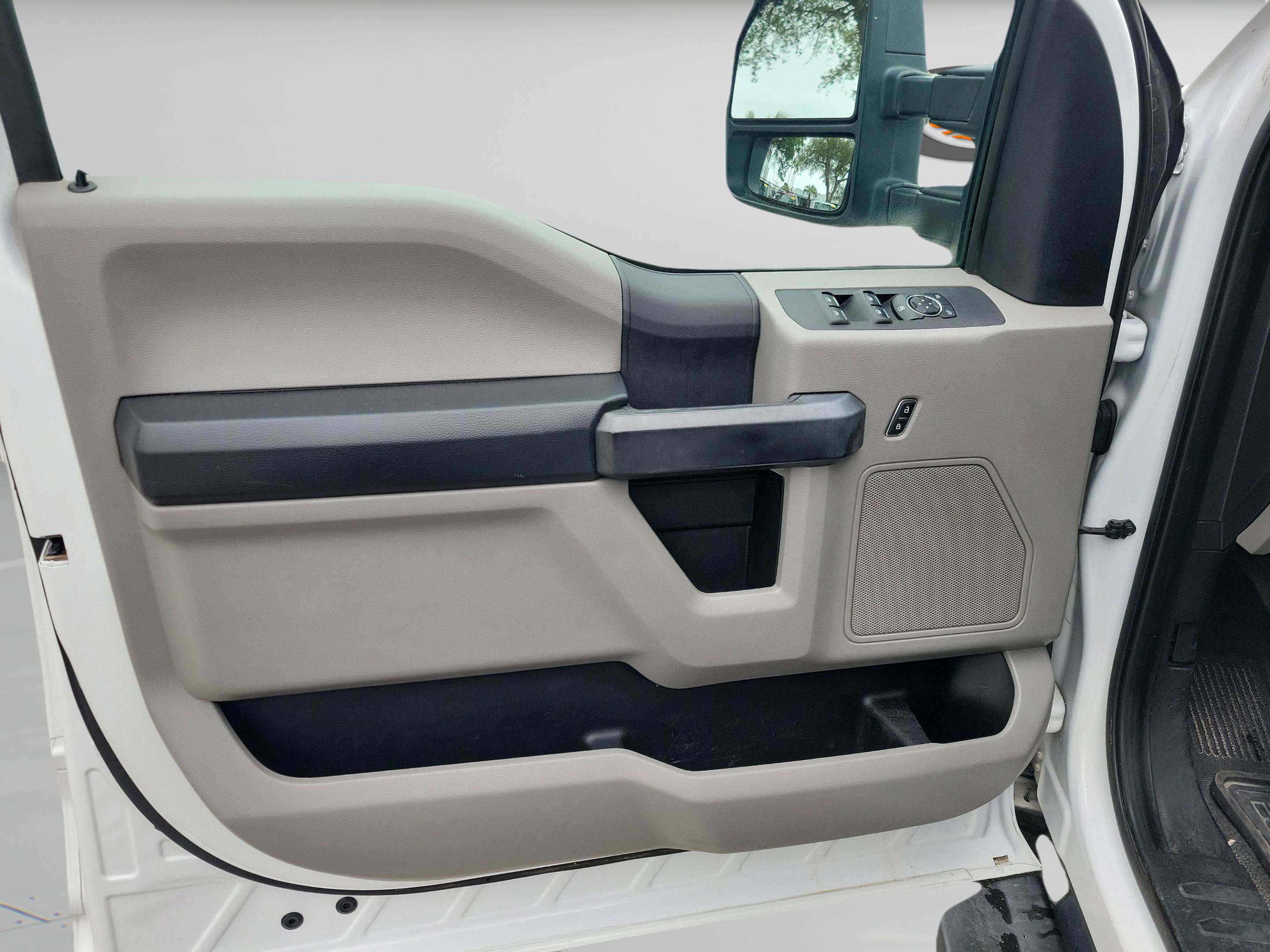 Used 2019 Ford F250 XL w/ Power Equipment Group image 5