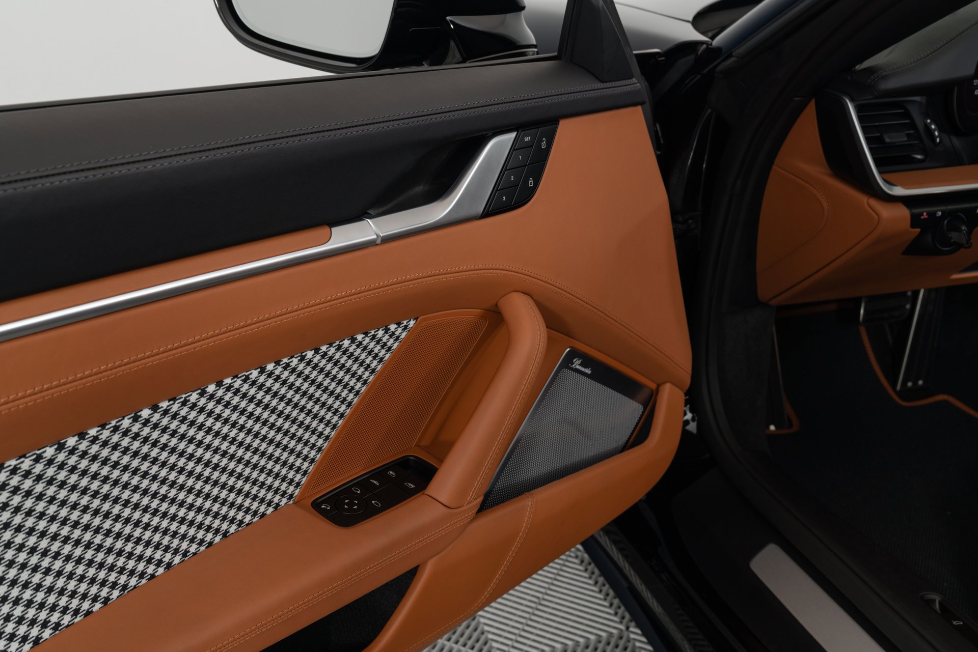 Used 2024 Porsche 911 Turbo image 10