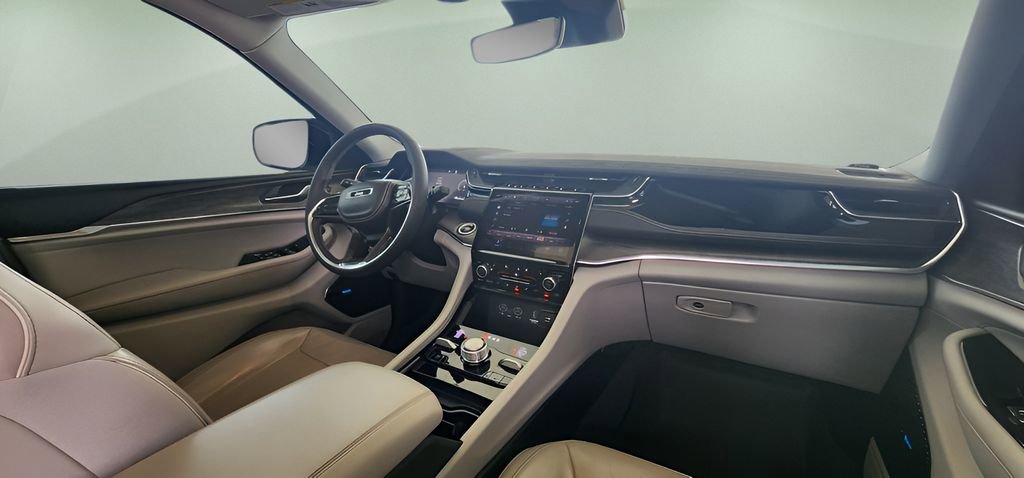 Used 2023 Jeep Grand Cherokee L Overland w/ Rear Seat Video Group I AWD/4WD image 31