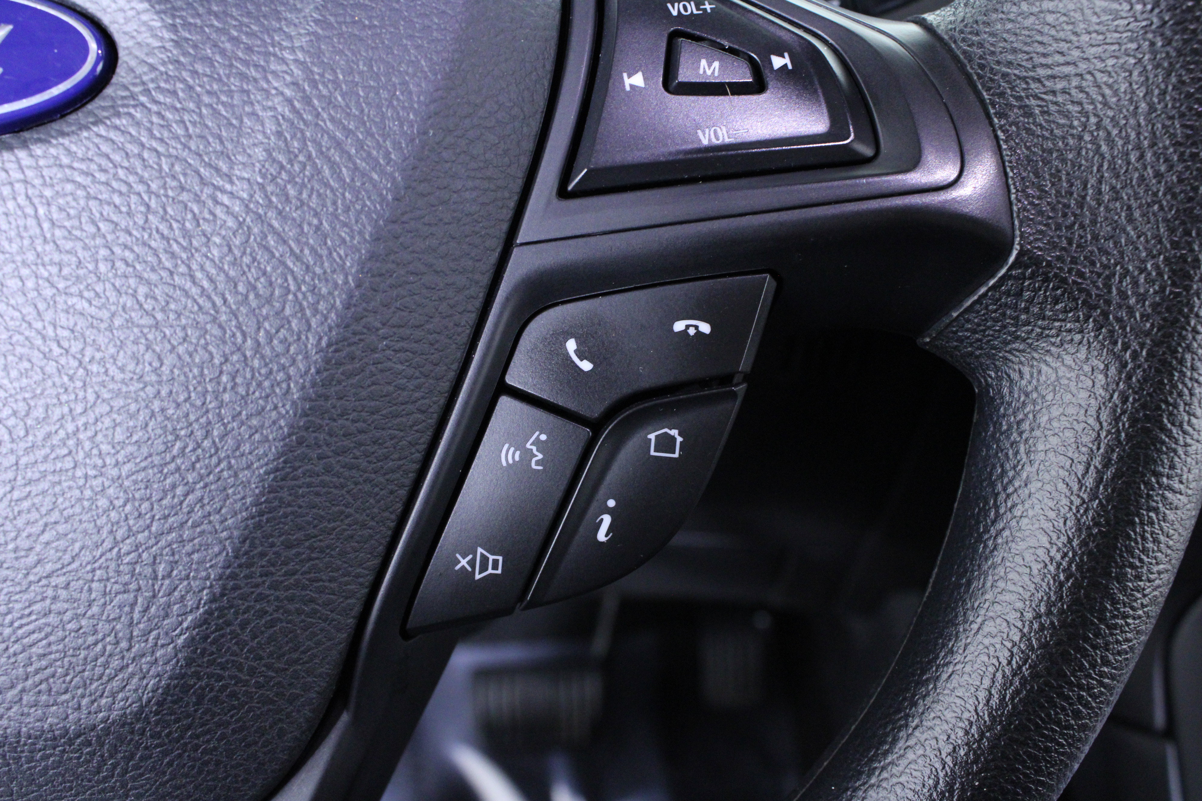 Used 2019 Ford Edge SE image 21