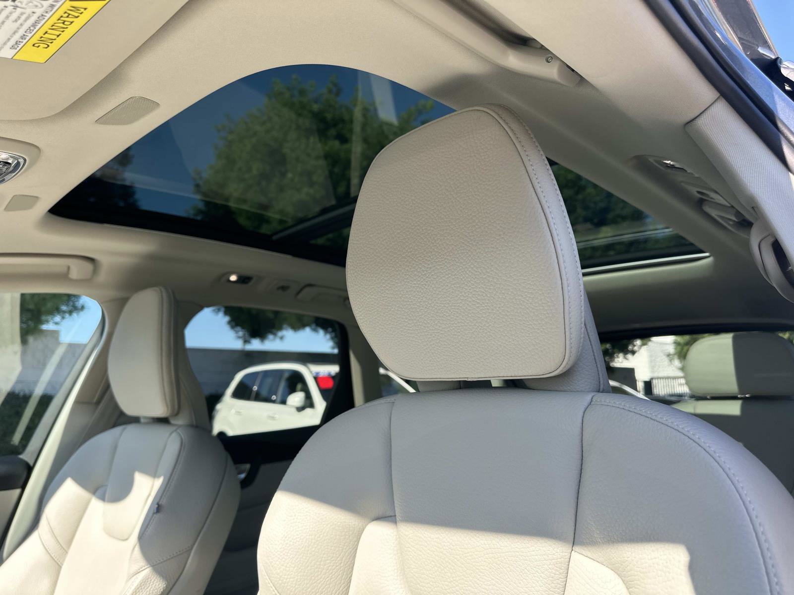 Certified 2021 Volvo XC60 T5 Momentum w/ Premium Package image 35