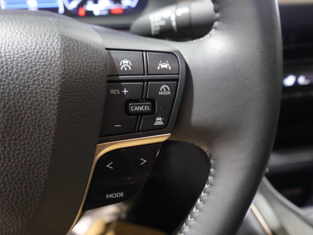 Used 2024 Toyota Crown AWD/4WD image 38