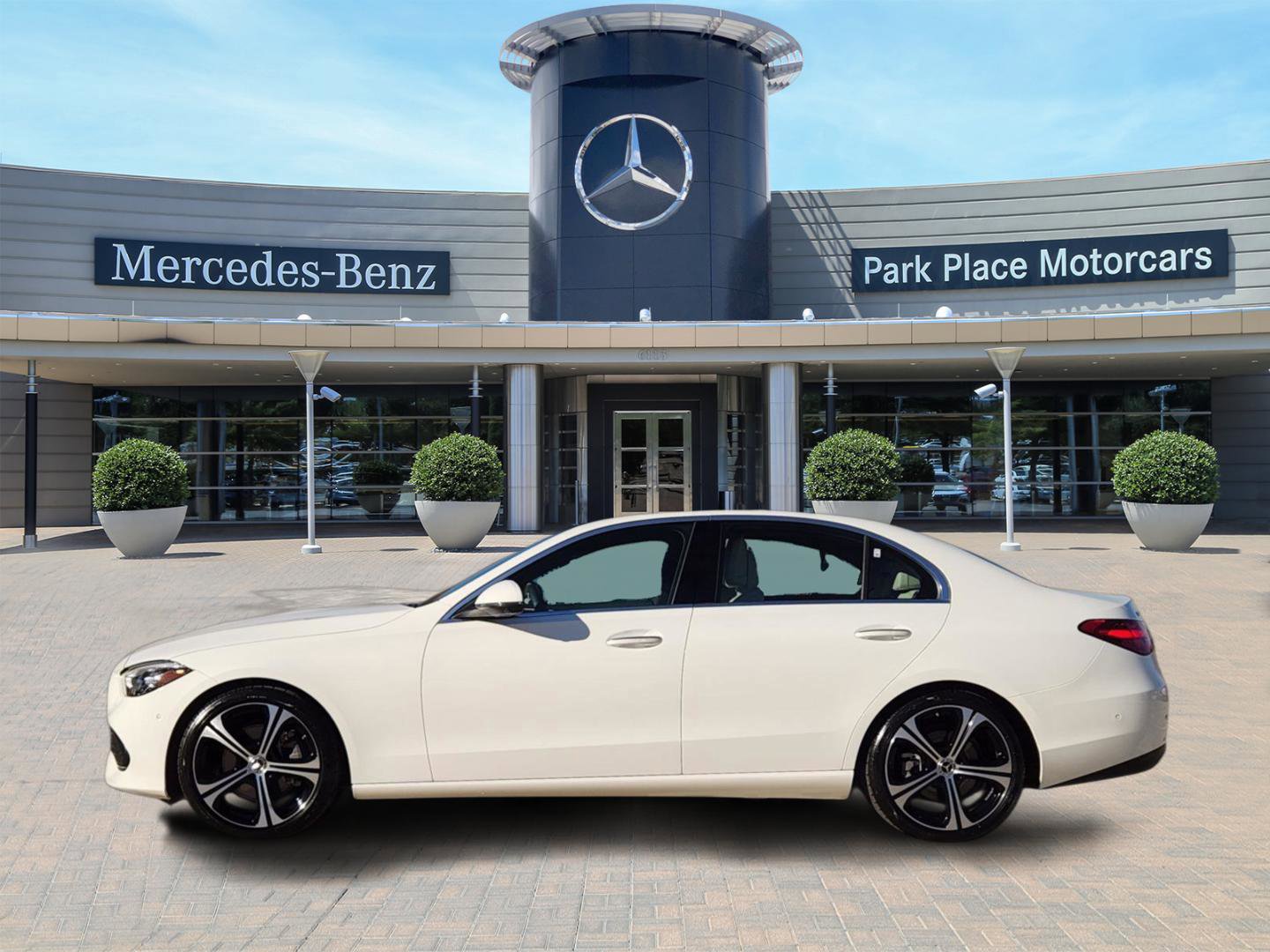 Used 2023 Mercedes-Benz C 300 Sedan image 3