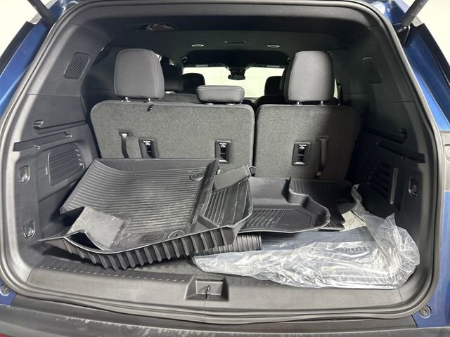 Used 2025 Chevrolet Traverse LT w/ Driver Confidence Package image 26