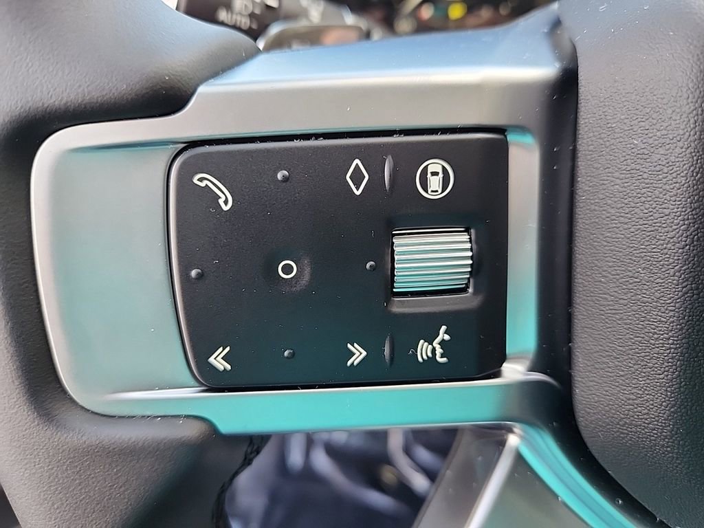 Used 2025 Land Rover Discovery S image 19