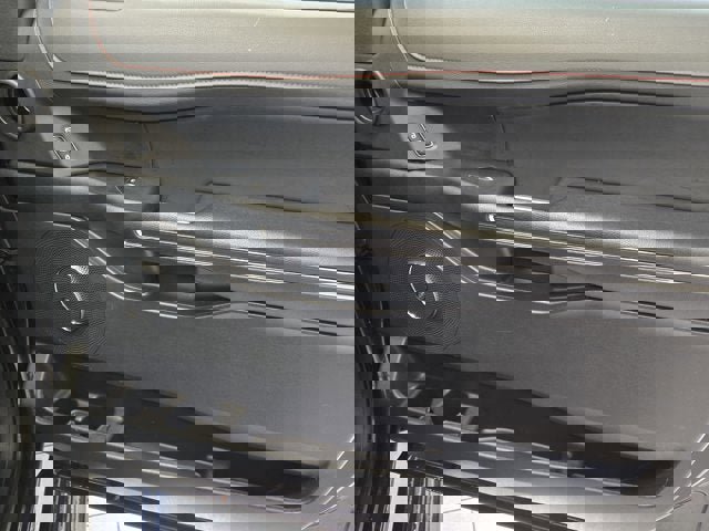 Used 2023 Ford Expedition Limited image 3