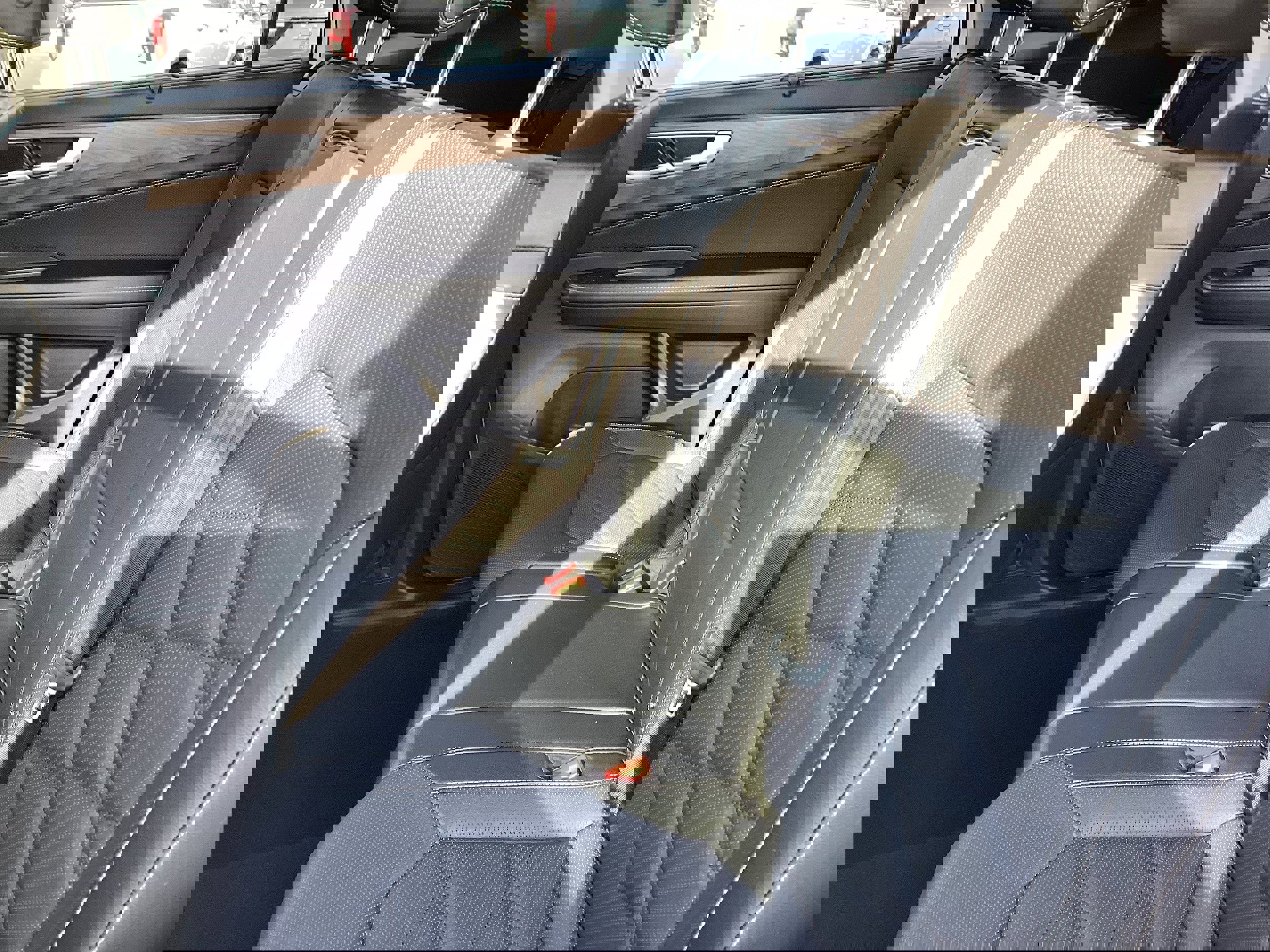 Used 2024 Volkswagen Atlas SE image 13