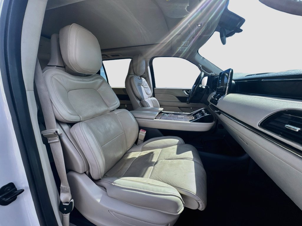 Used 2018 Lincoln Navigator Select AWD/4WD image 32