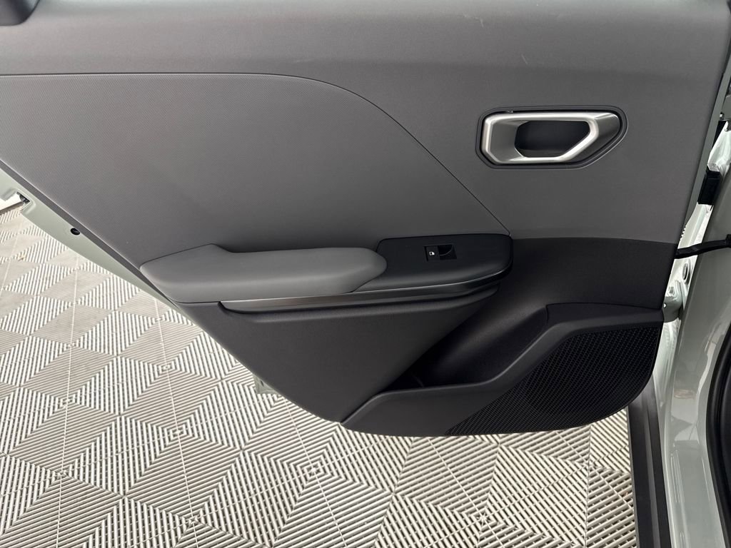 Used 2025 Kia K4 LXS image 13