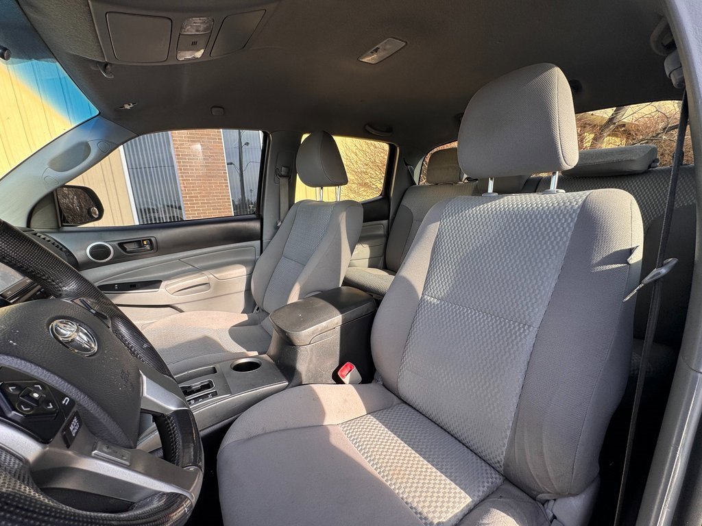 Used 2014 Toyota Tacoma PreRunner w/ SR5 Package image 11