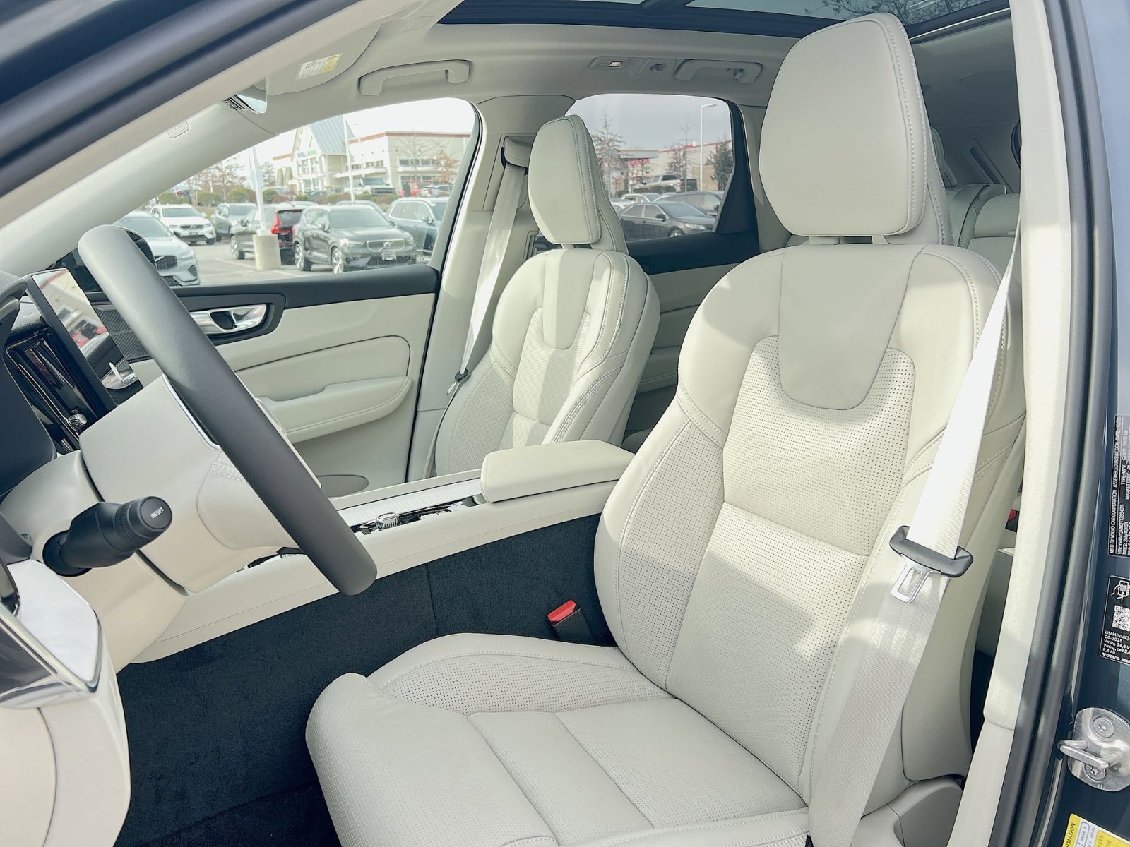 New 2026 Volvo XC60 B5 Ultra w/ Climate Package image 13