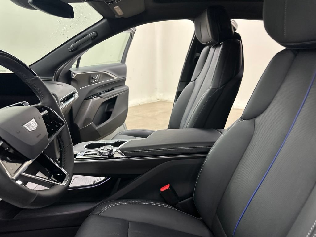 New 2026 Cadillac Lyriq Sport AWD/4WD image 32